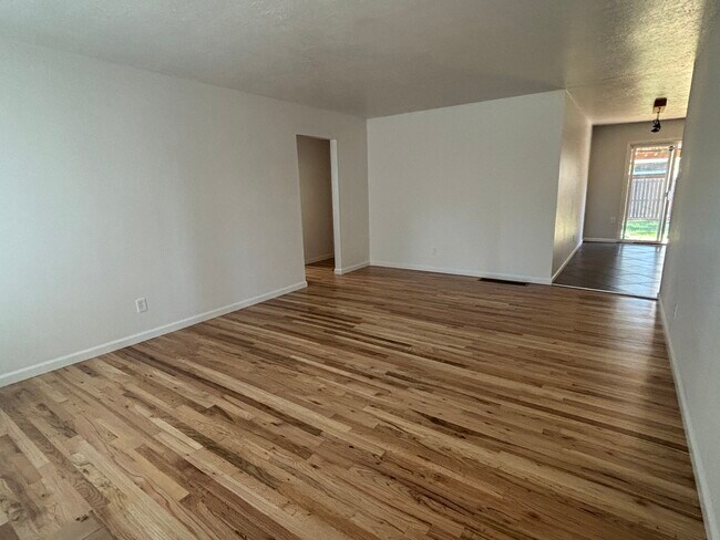 Photo - 7912 N Dwight Ave