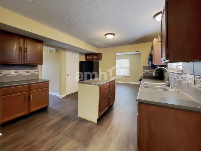 Photo - 6351 Hollingsworth Dr