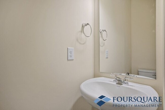 Photo - Spacious 3-Bed End- Unit Townhome with Mod...