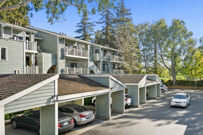 Building Photo - 37050 Meadowbrook Common Unit 203