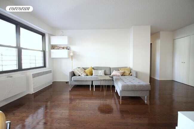 Photo - 175 W 90th St