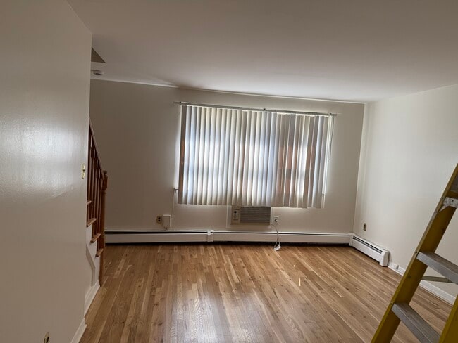 Photo - 722 Throggs Neck Expy Unit 3 Bedroom