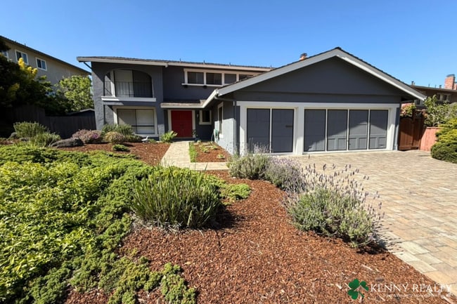 Building Photo - Large Updated 5 Bedroom Home in San Mateo ...