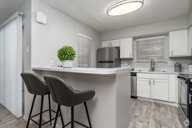1BR, 1BA - 725SF