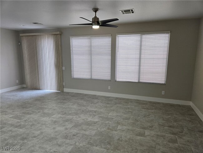 Photo - 993 White Glacier Ave