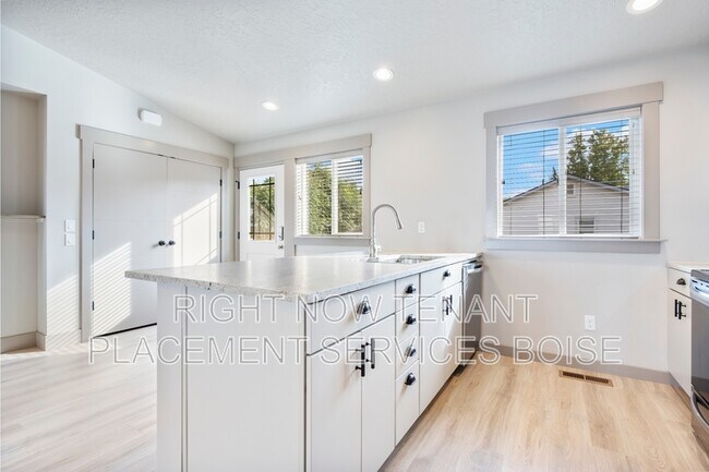 Photo - 702 Smith Ave