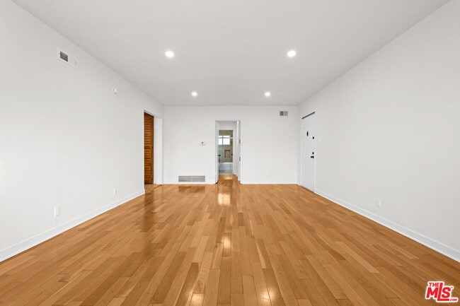 Photo - 354 S Camden Dr Unit 9