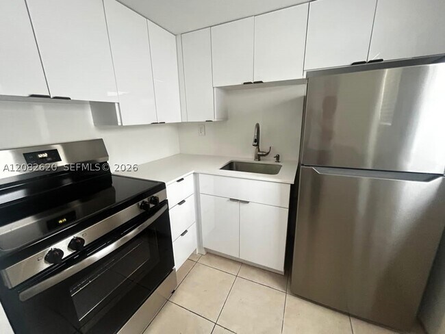 Building Photo - 2903 Point E Dr Unit K611