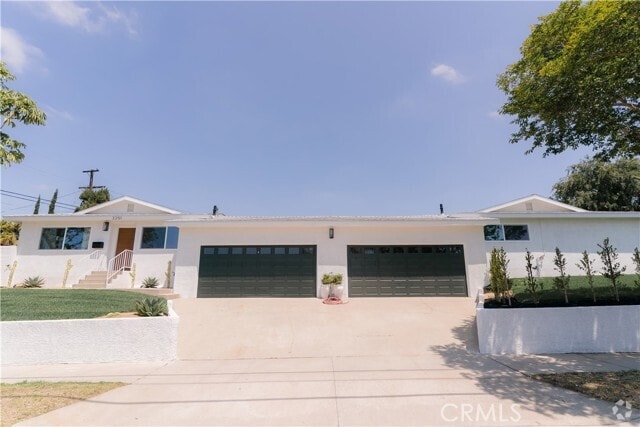 Building Photo - 2251 E 20th St Rental