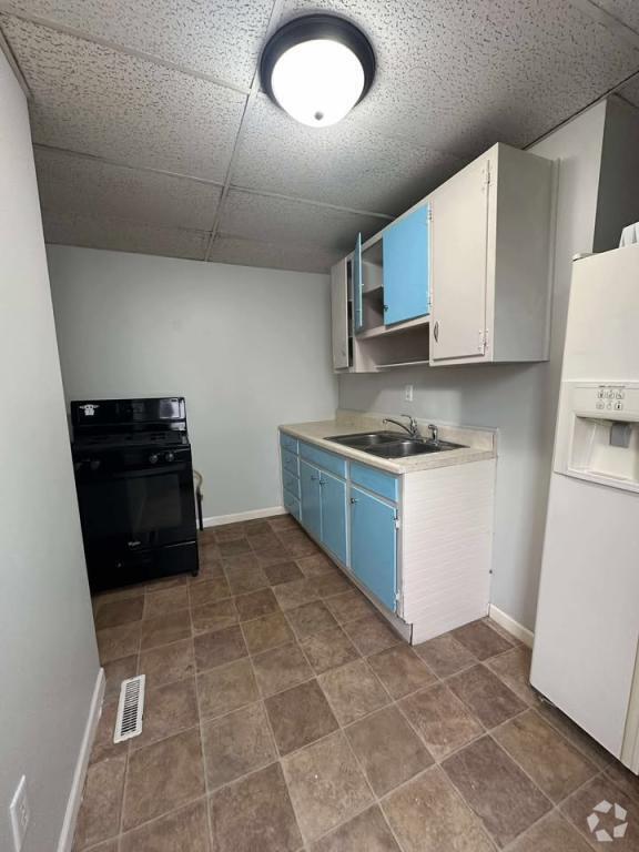 Building Photo - 419 S Indiana St Rental