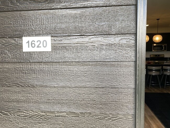 Building Photo - 1620 Hubbard Wy