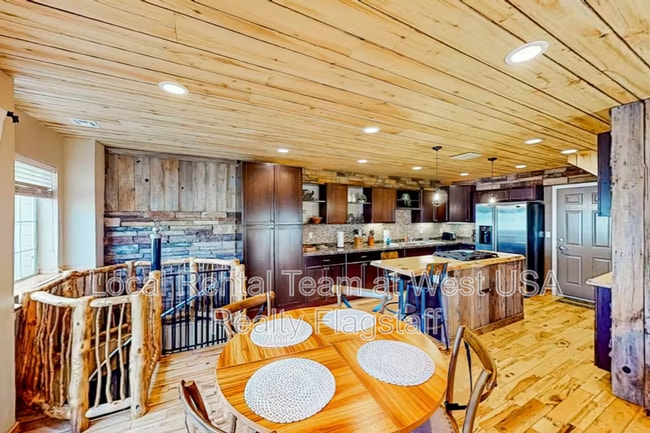 Photo - 1105 W Overland Pass Dr