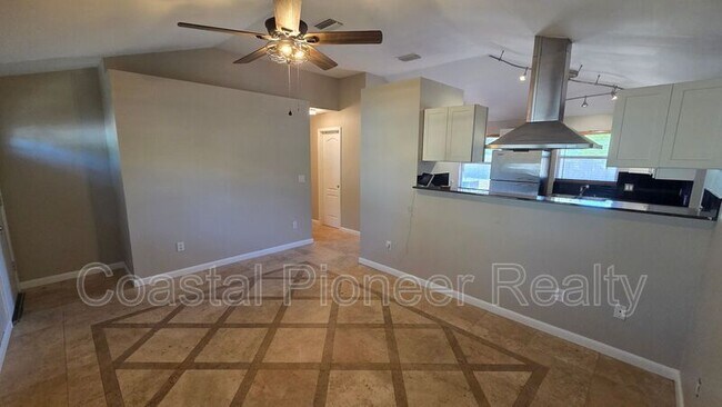 Photo - 541 Roanoke St