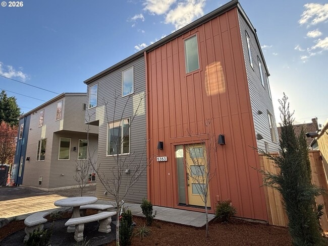 Building Photo - BRAND NEW stylish and modern Mt. Tabor stunner! Pre-lease now for June 19th!