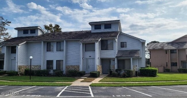 Building Photo - 122 Blue Heron Dr Unit D