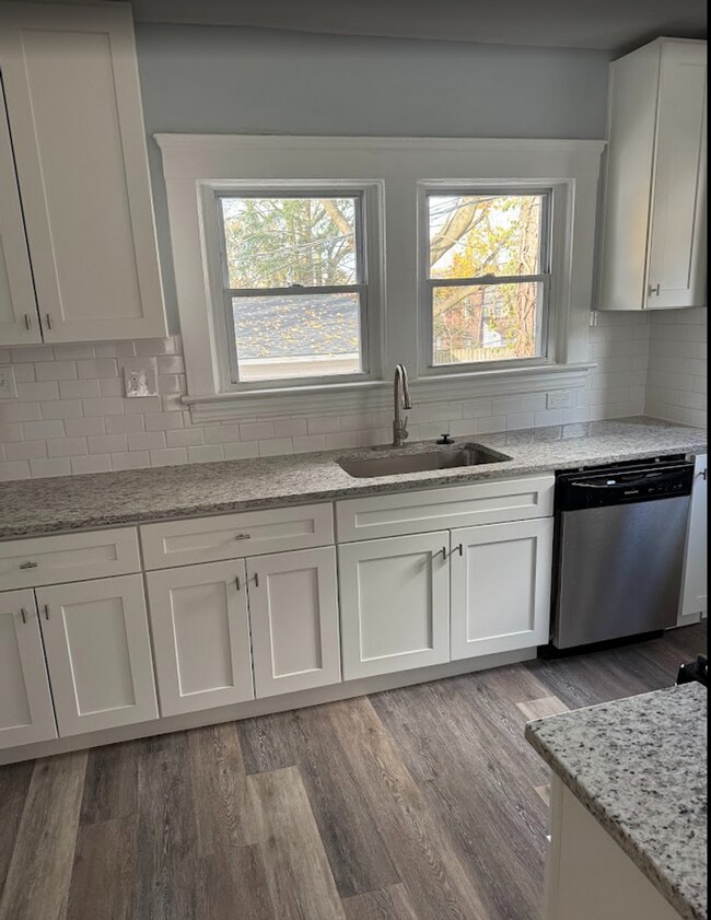 Photo - 3235-3257 Oak Rd Unit 3237