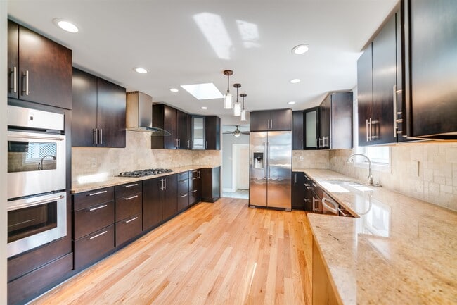 Building Photo - 369 3rd St Unit 3