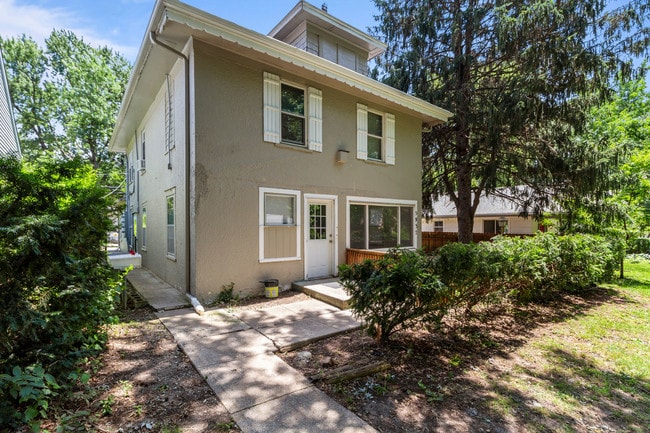 Photo - 5937 Holmes St