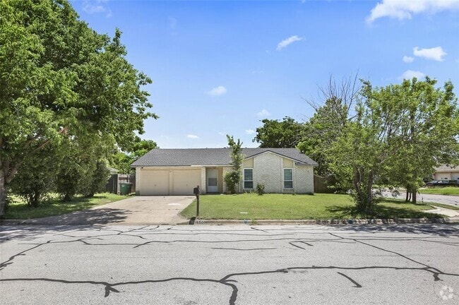 Building Photo - 1800 Cameo Dr Rental