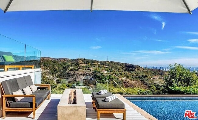 Photo - 2528 Westridge Rd