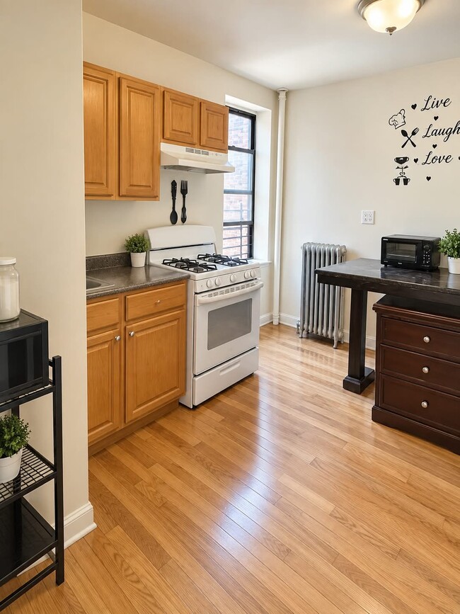 Photo - 290 Hawthorne Ave Unit Apt 1