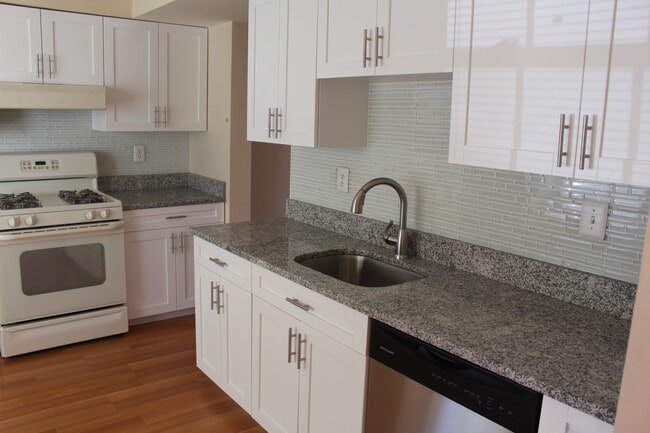 Photo - 3 Level 3 + 3.5 Ba w/2 BRAND NEW BATHROOM...