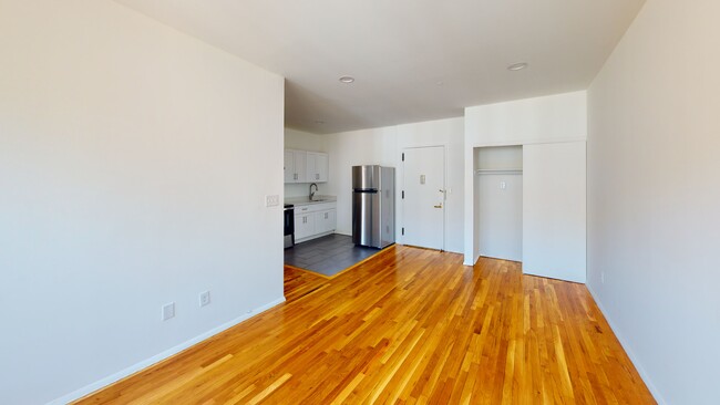 4C - 61 N. Arlington St. Apartamentos