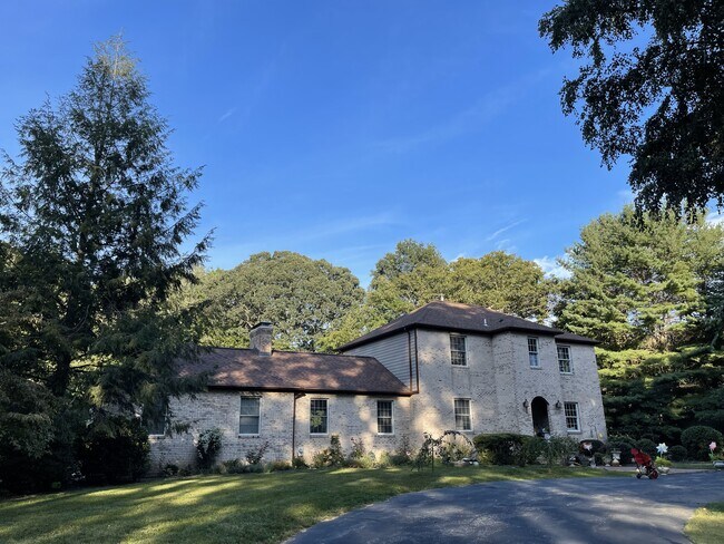 Photo - 140 Adirondack Dr