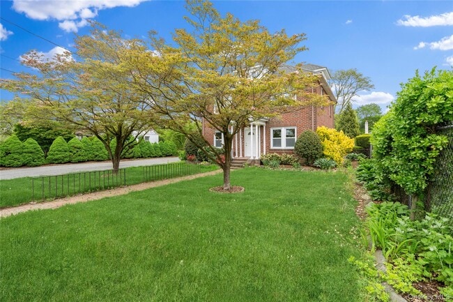 Photo - 1030 Glen Cove Ave