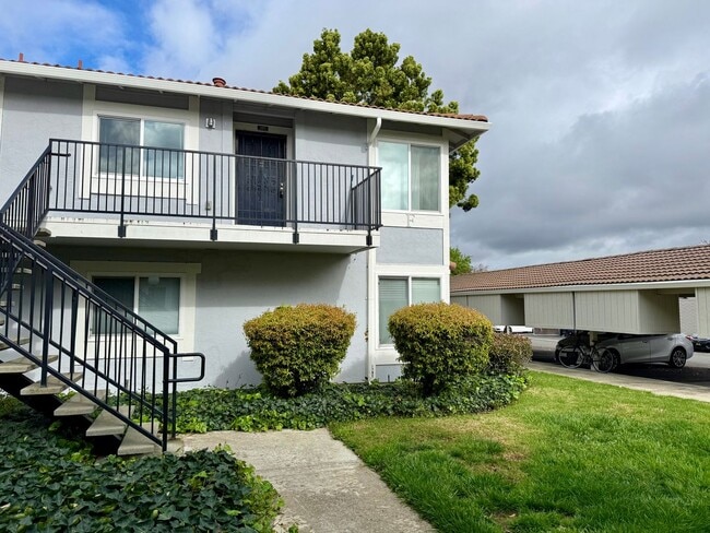 Building Photo - $2,350 / 1 BEDROOM CONDO - PRIME LOCATION!