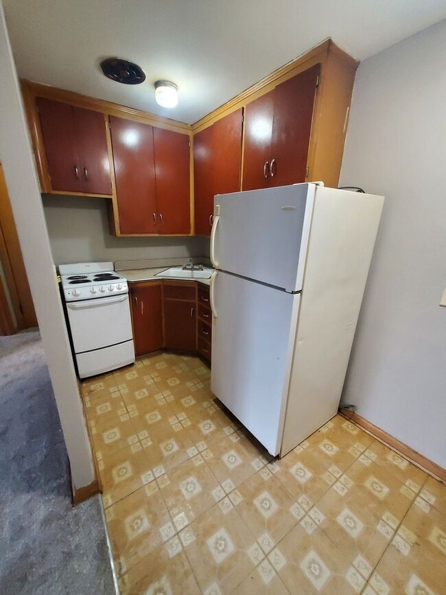 3130 S 48th St. - 8 Family