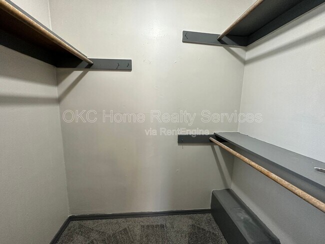 Photo - 1706 Surrey Pl