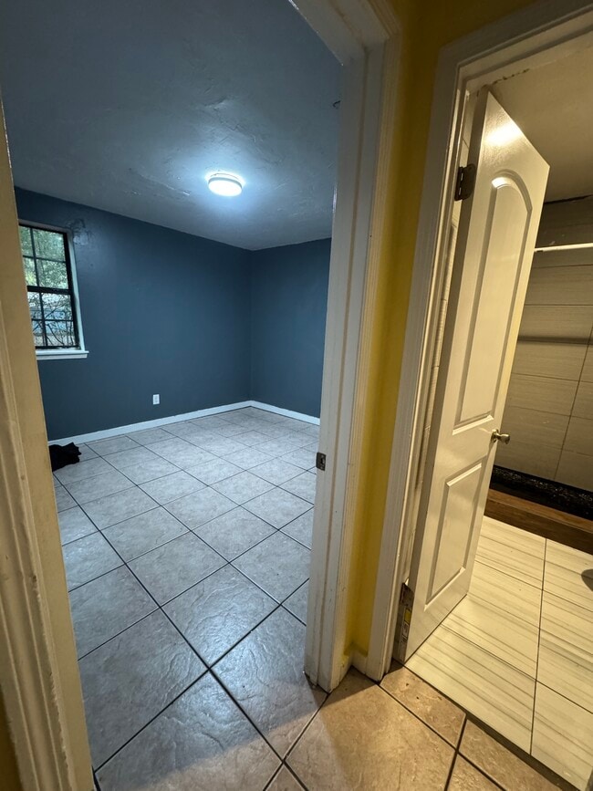 Photo - 1863 Nekoma Ct Unidad B