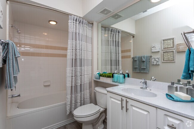 2BR, 2BA - 1,185 sf