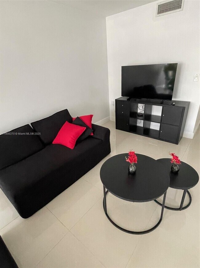 Photo - 2899 Collins Ave Unidad 1127