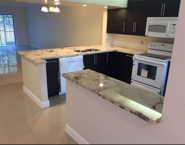 Photo - 227 Lakeview Dr Unit 104
