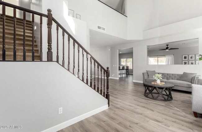 Photo - 706 W Green Tree Dr