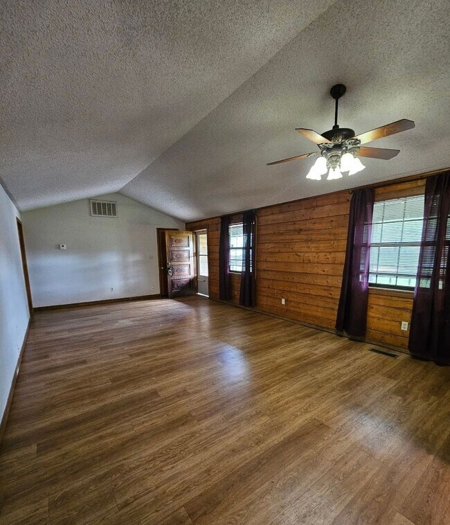 Photo - (3) Bed Duplex in Noble Avail NOW!