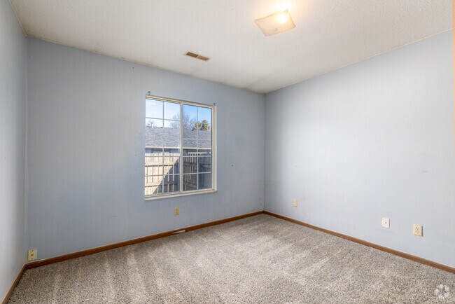 1BR, 1BA — 576SF — Bedroom