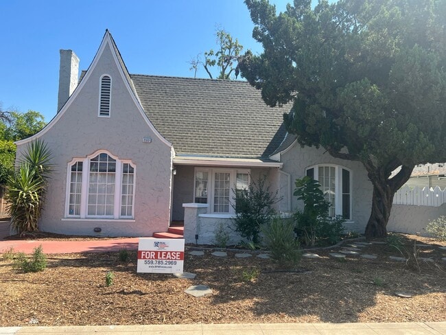 $1,900 Clinton & Maroa Ave Main House, 3 B... - $1,900 Clinton & Maroa Ave Main House, 3 B...