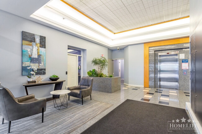 Photo - Spacious 1 Bedroom + Den Home with Exceptional Views in Surrey City Centre Unité 1405