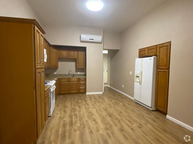 Building Photo - Convenient Condo Living Unit 12