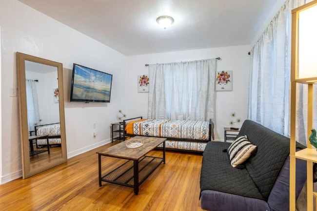 Building Photo - 2014 Newman St Rental
