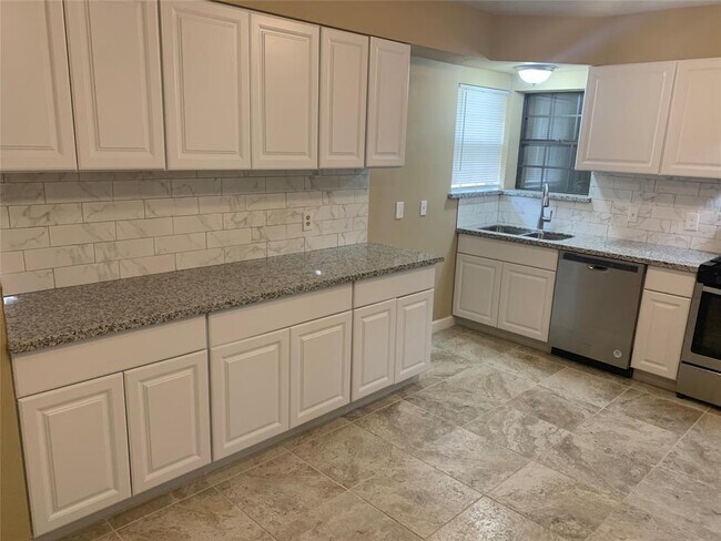 Photo - 323 Dalby St