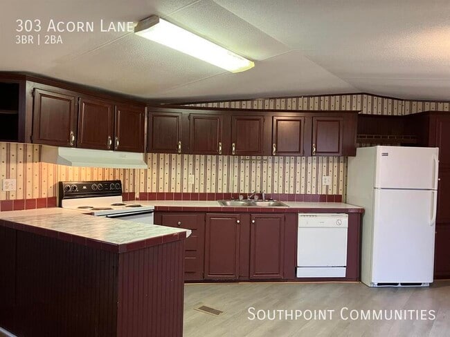 Photo - 303 Acorn Ln