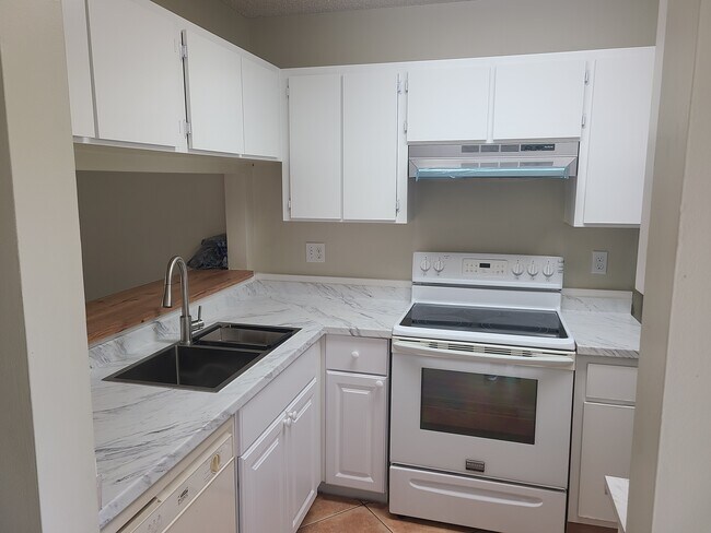 Photo - 9927 Three Lakes Cir Unit Rosewood