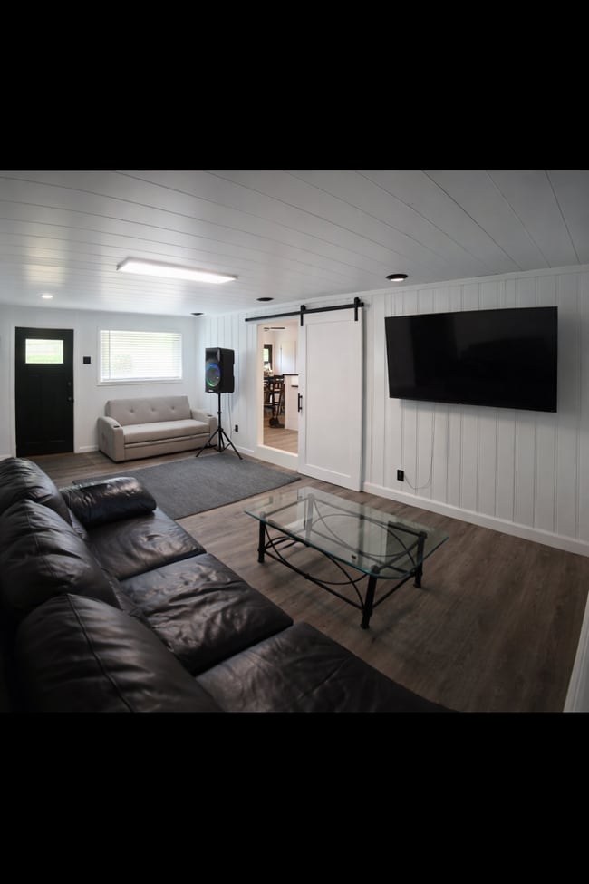 Photo - 937 Avenue B