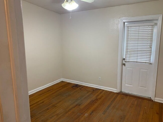 Photo - 3 Bedroom House on Kyle St, Available NOW!