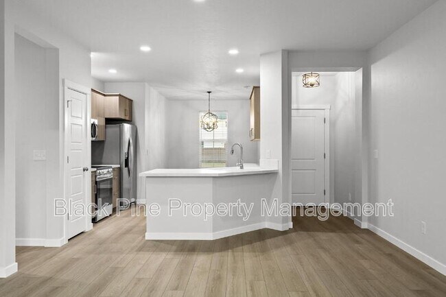 Photo - 895 N Aleppo Wy