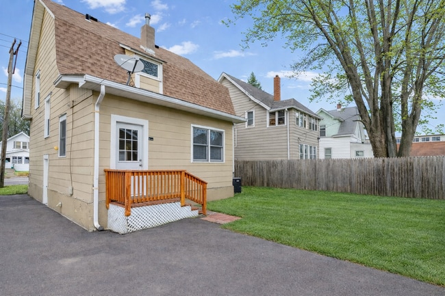 1498 Selby Ave